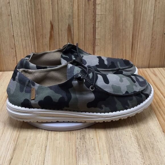 Hey Dude Other - Hey Dude Shoes Men Sz  10 Camo Nearly New 1257